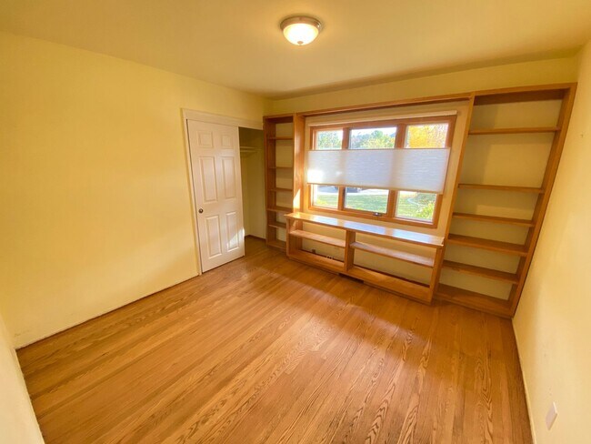 Building Photo - 3 Bed 2 Bath SIngle Family Home In Walnut Creek (Water, Garbage, Internet Are Included In The Rent)