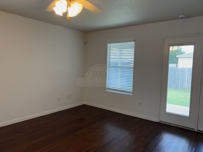 Building Photo - 3304 Catalina Dr