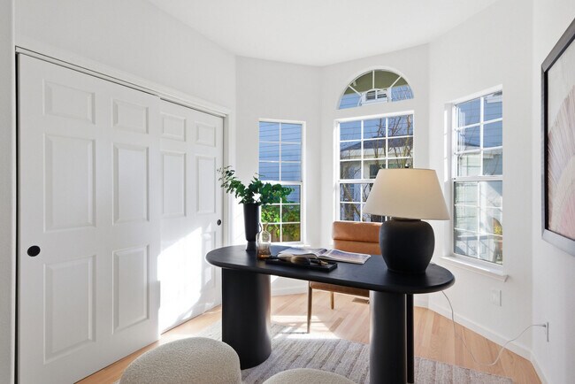 Building Photo - 15 Aaron Dr