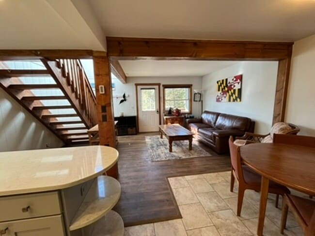 Building Photo - Winter Seasonal Lease! Sun filled, furnished and ready for you!