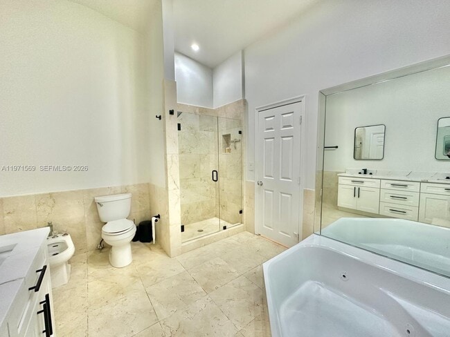 Building Photo - 3736 NE 166th St