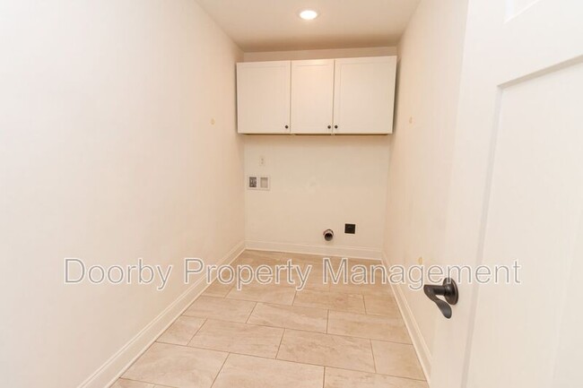 Building Photo - 4436 Oakwood Dr