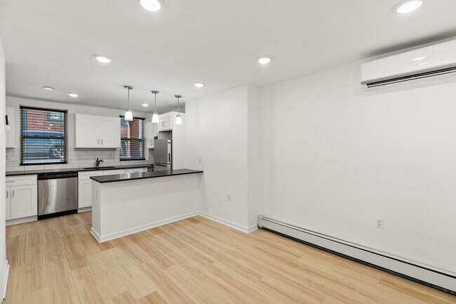 Building Photo - 86 Vroom St