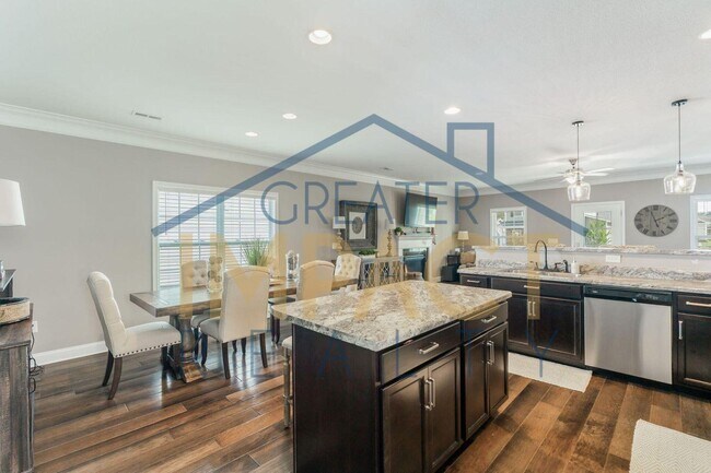 Building Photo - 129 Hackberry St