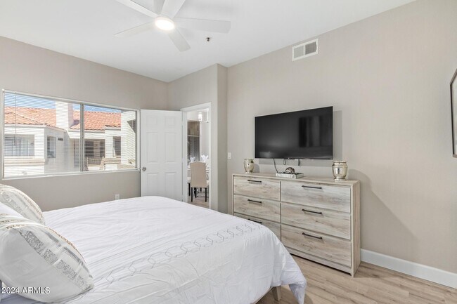 Building Photo - 11375 E Sahuaro Dr