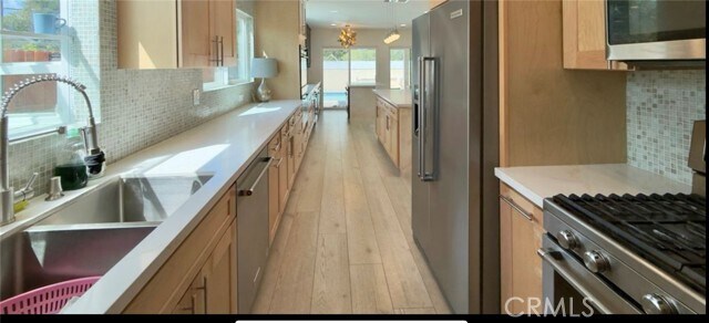 Building Photo - 5921 Fallbrook Ave