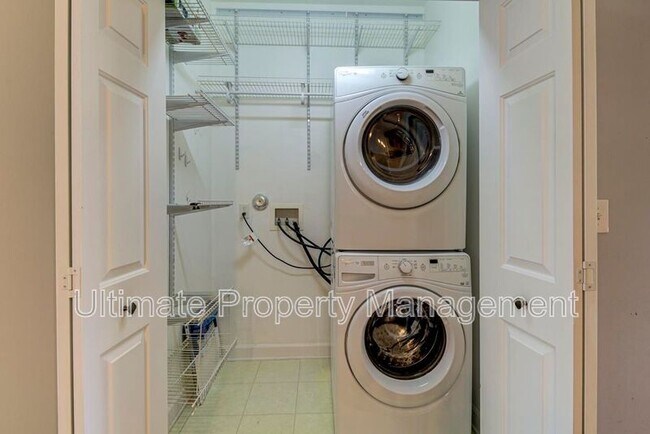 Building Photo - 5006 Carleton Dr