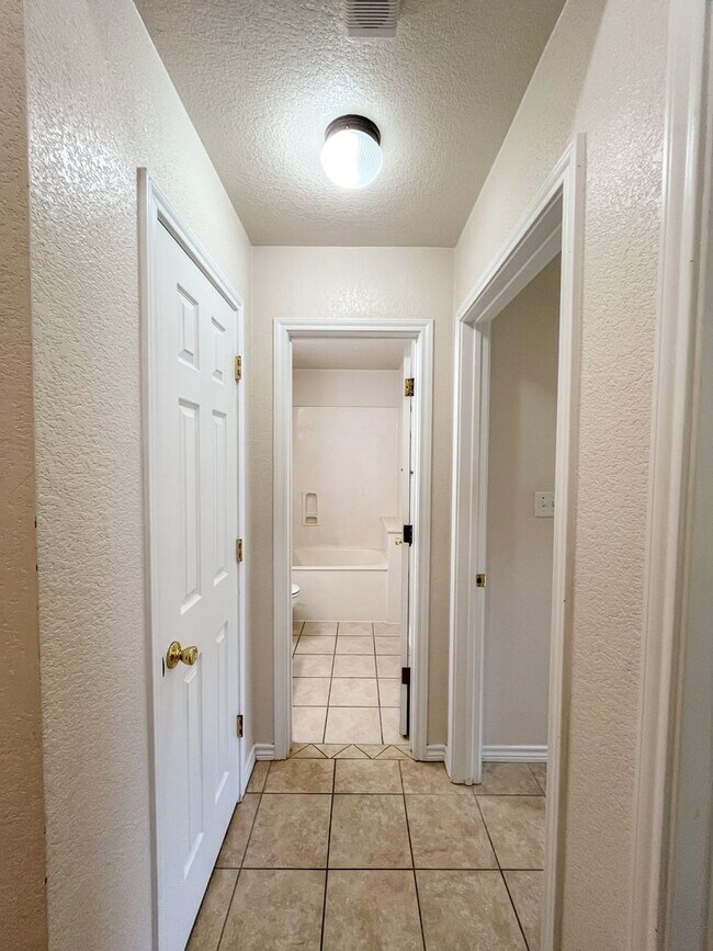 Building Photo - Available NOW!!!! This charming 1 story, 3...