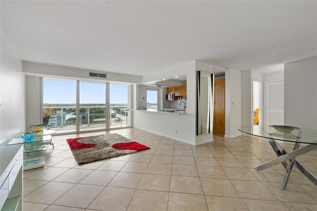Building Photo - 2841 N Ocean Blvd