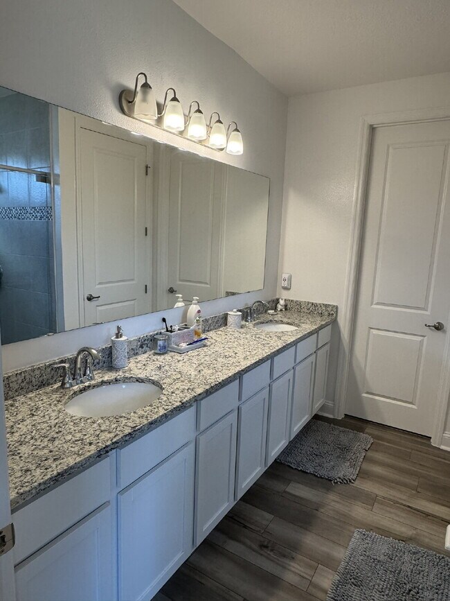 Building Photo - For Rent - Spring Move in Special ... 2nd Month's Rent FREE! (if sign a lease before the end of M...