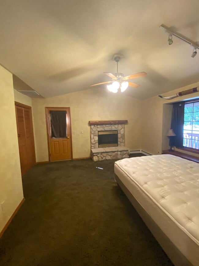 Building Photo - Quaint Country Living (APP#143)