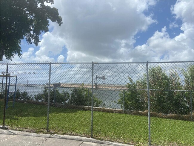 Building Photo - 4550 NW 9th St