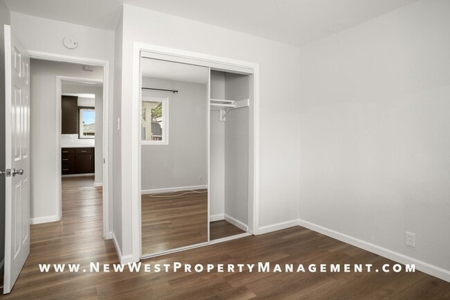 Building Photo - Upgraded Oceanside 3 Bedroom, Available Now! Small Pet OK!