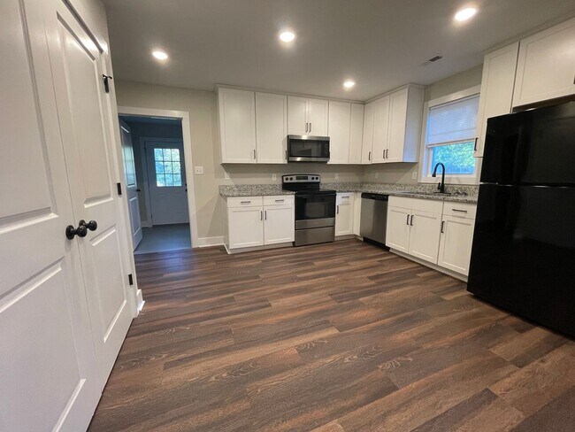 Building Photo - Fully remodeled rancher