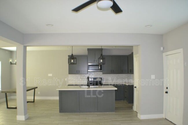 Building Photo - 9837 Fabiola Dr