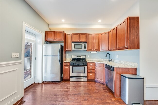 Building Photo - 110 N St