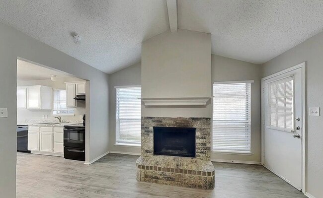 Building Photo - Spacious, Stylish, and Simply Perfect  3-Bedroom Home