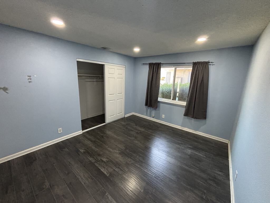 Building Photo - 498 Ginkgo Ct