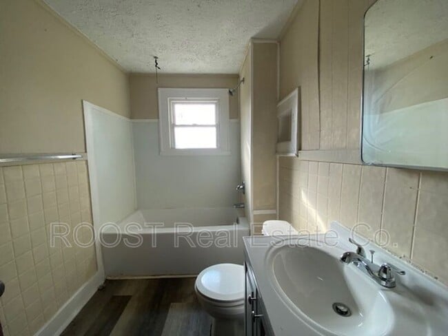 Building Photo - 1725/1727 W High St.