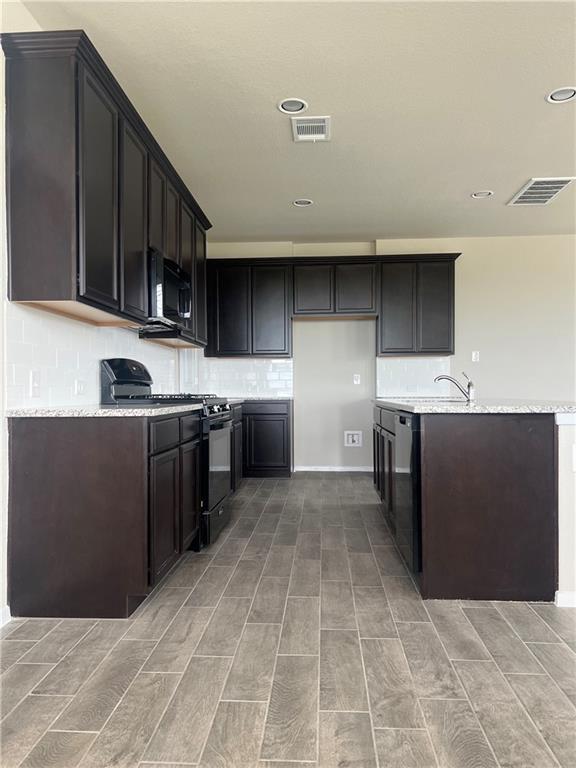 Building Photo - 5600 Respinto Dr