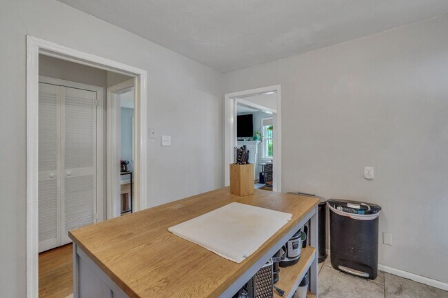 Building Photo - Charming 3-Bedroom Home in Savannah’s Parkside Neighborhood