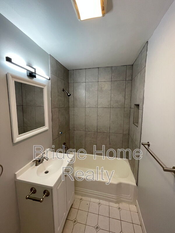 Building Photo - 2404 S 18th St