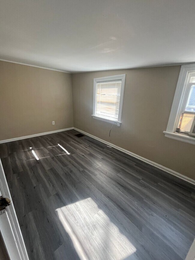 Building Photo - 235 Emming St