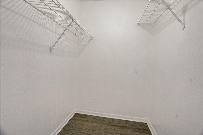 Building Photo - 3015 Walnut Bend Ln