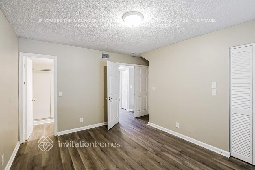 Building Photo - 1220 NW 89th Dr