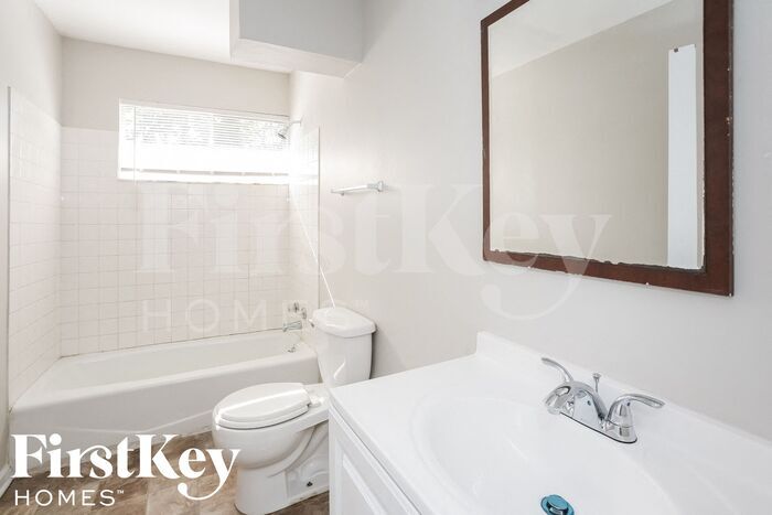 Building Photo - 5779 N Alton Ave