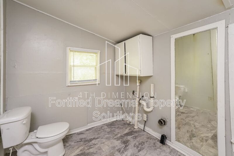 Building Photo - 2015 Row St