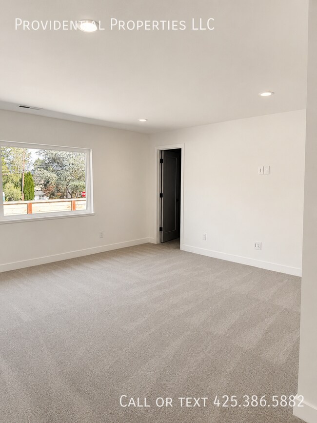 Building Photo - 8320 NE 148th Pl