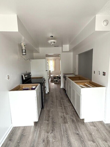 Building Photo - 691 Biltmore Dr