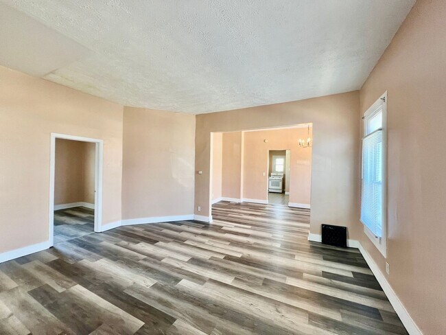 Building Photo - 719 W Jefferson St