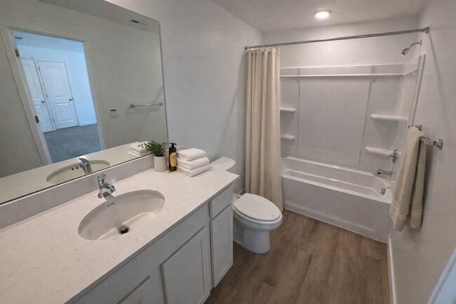 Building Photo - NEW TOWNHOME READY TO MOVE IN!