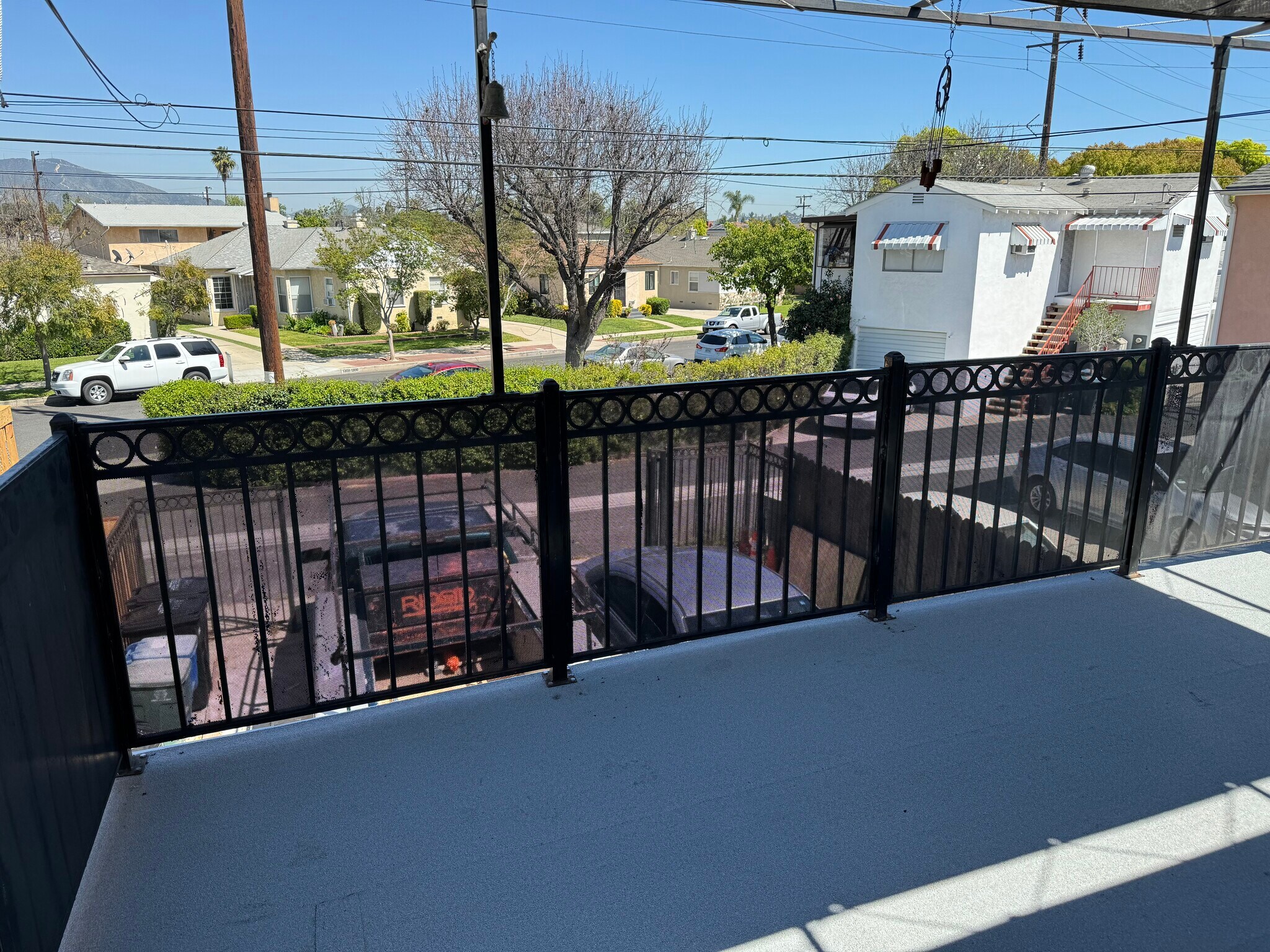 Building Photo - 1316 N Hollywood Way