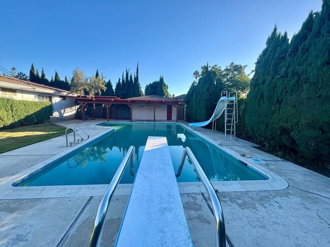 Building Photo - Beautiful newly renovated 4 Bedroom, 3 Bath Pool home in North Tustin