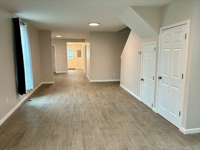 Building Photo - 925 W Market St