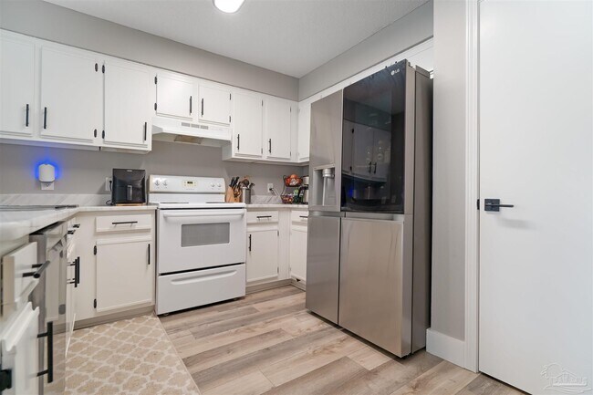 Building Photo - 5001 Grande Dr