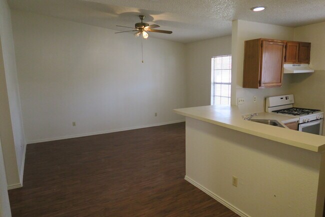 Building Photo - GREAT ROUND ROCK LOCATION