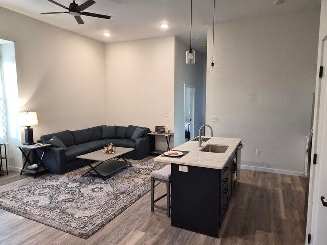 Building Photo - 36 Pleasant St