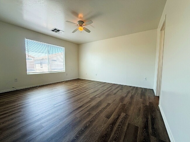 Building Photo - Freshly Updated 3-Bed, 2.5-Bath Home with ...