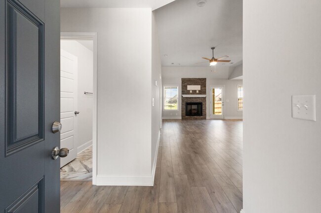 Building Photo - Lovely Home in Clarksville