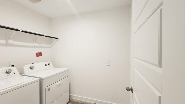 Building Photo - 3217 Creston Gate Dr