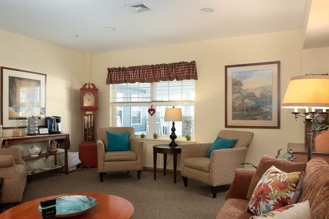 Building Photo - 2 bed, 2 bath independent senior living (55+ years of age) heat, hot water, & electricity include...