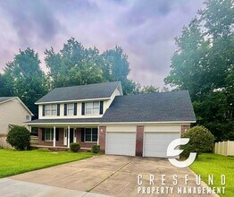Building Photo - Comfort, Style, and Space - 15 MIN FROM FT...