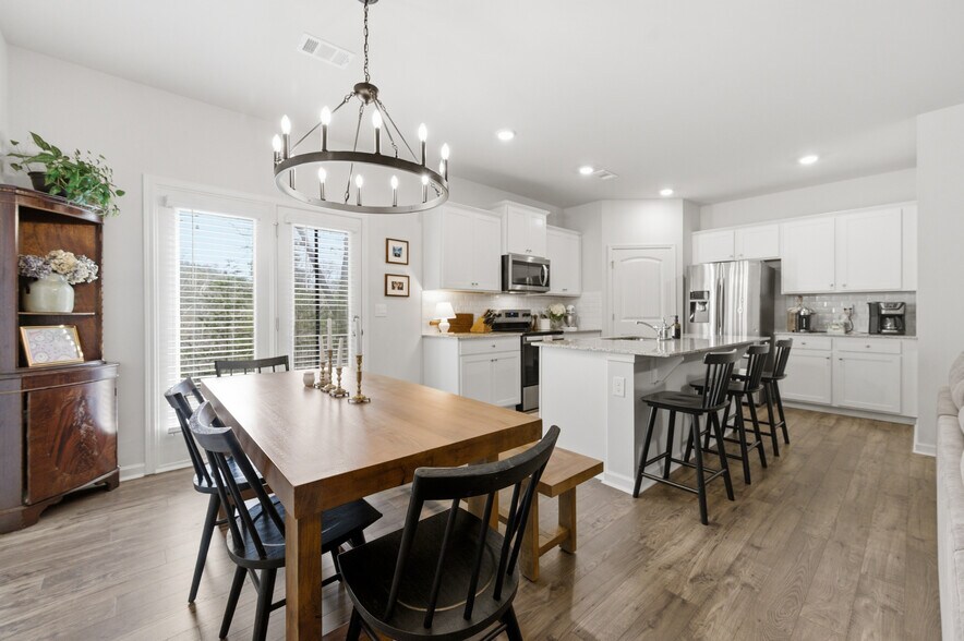 Building Photo - 503 Stoneybrook Dr