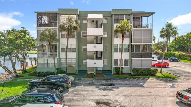 Building Photo - 2741 Taft St