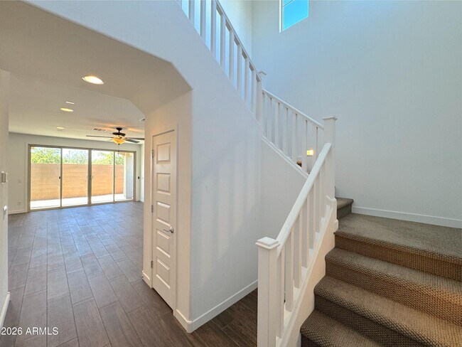 Building Photo - 9903 E Tillman Ave