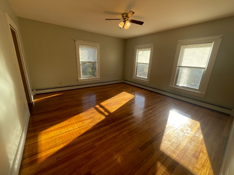 Primary Photo - 42 Charlton St